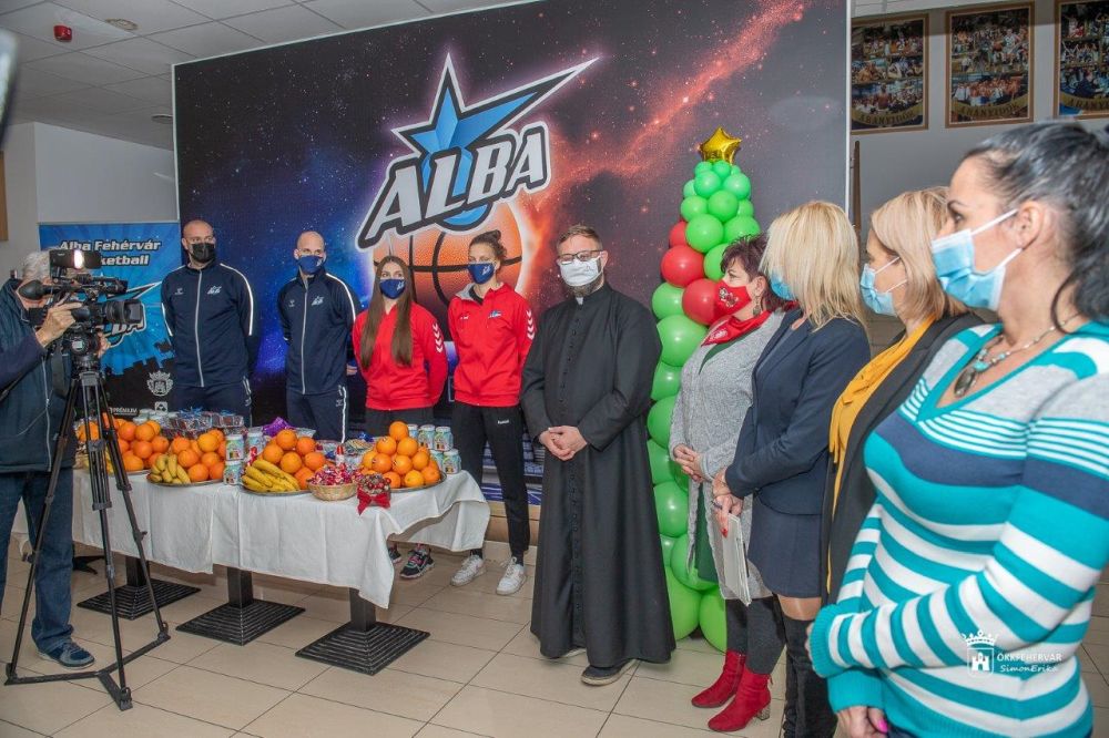 Az Alba Fehérvár kézilabdázói, kosárlabdázói is segítették a rászoruló családokat